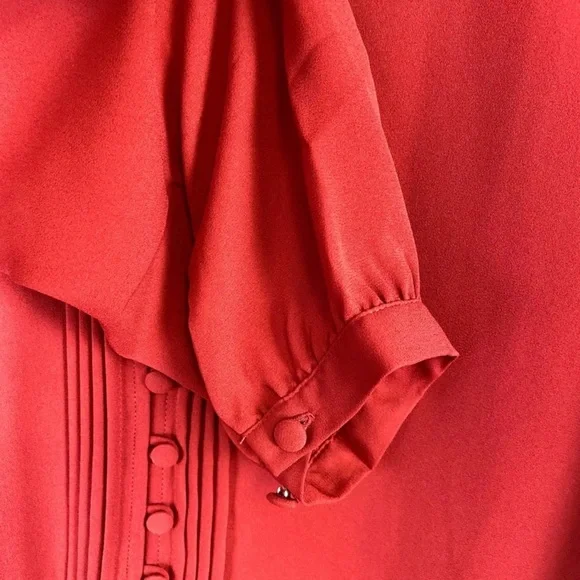 New Torrid 1X Plus Georgette Red Pintuck Button Front Blouse 18305011 - Picture 7 of 9